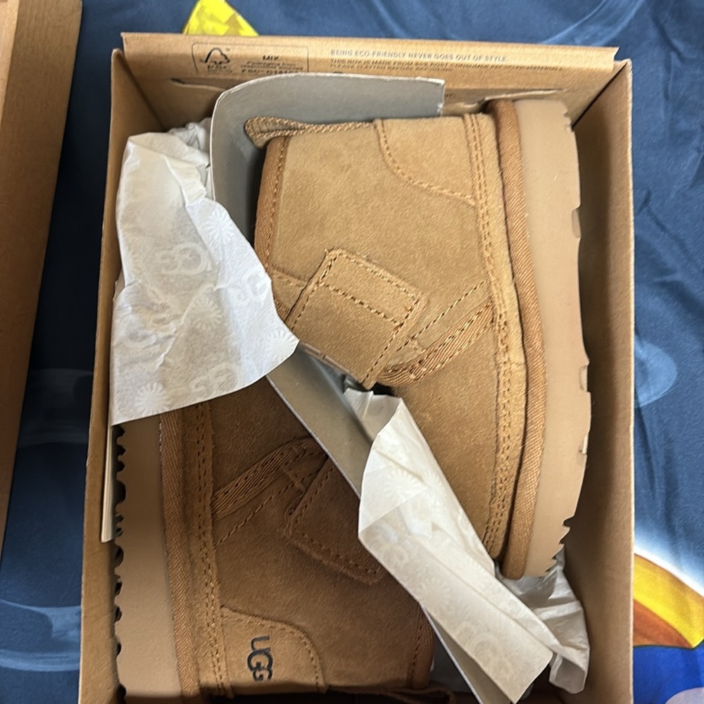 New UGG - Picture 4 of 4